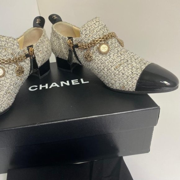 CHANEL TWEED ANKLE BOOTS WITH LOGO CHARMS - Picture 2 of 16